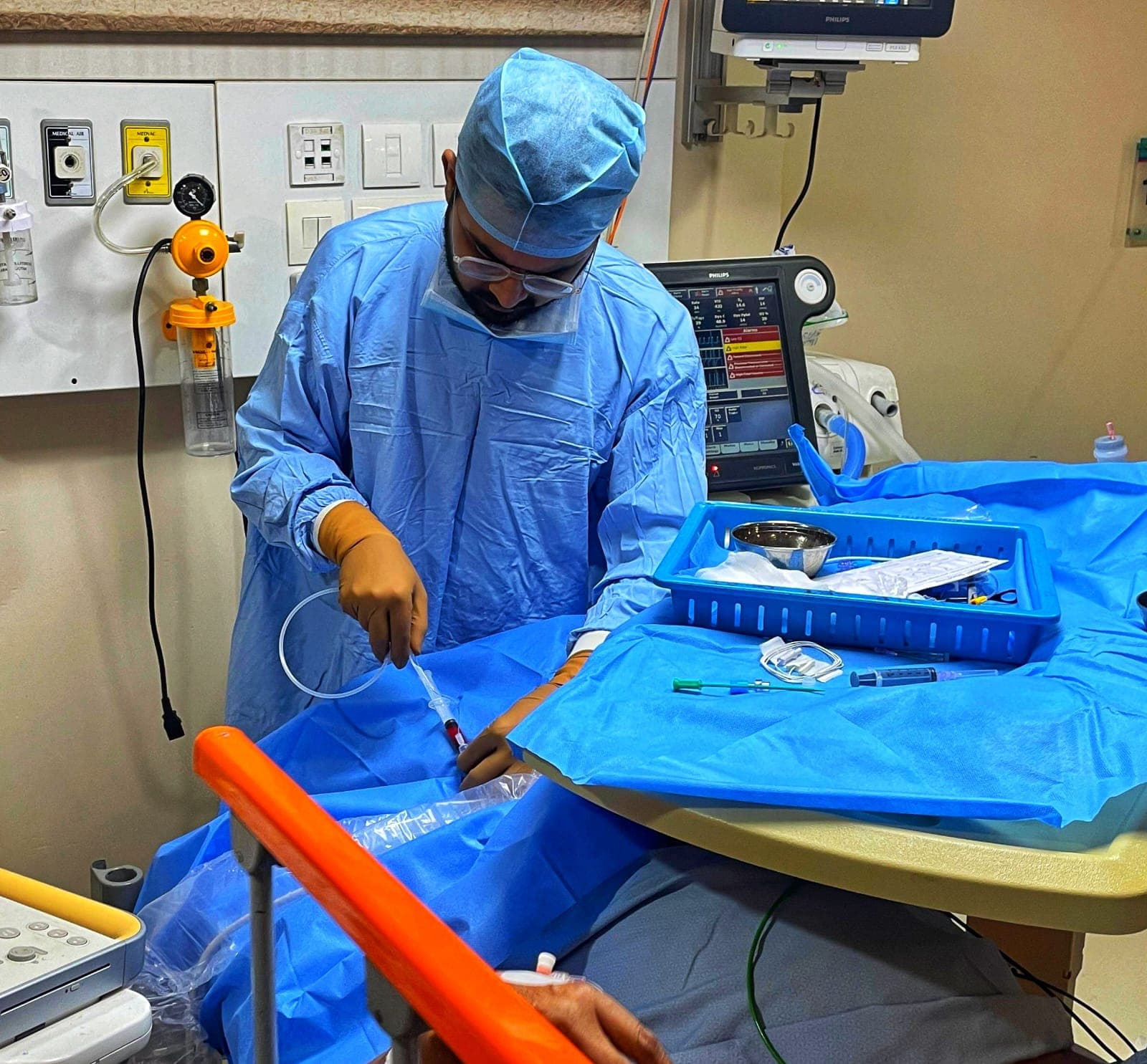 Ultrasound-guided procedure with the EM team